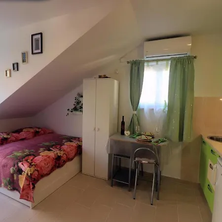 Clementina Sunrise-studio With Balcony דירה